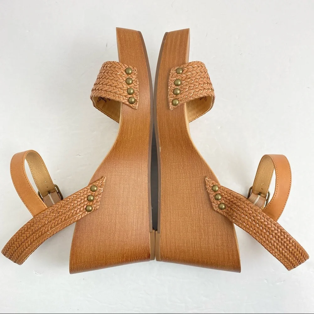 Lucky Brand Zyler Sz 9.5 Women’s Tan Macaroon Weevel Weave Woven Wedge Sandals